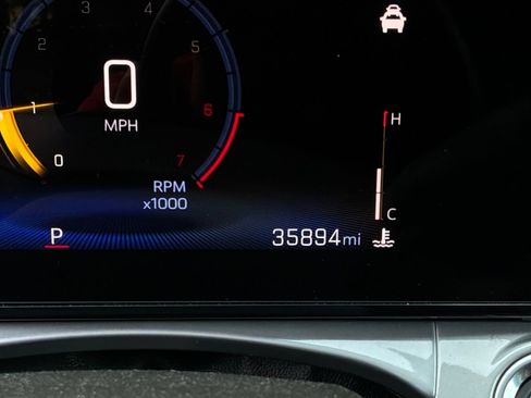 Used 2025 Chevrolet Trax LT w/ LT Convenience Package FWD image 38