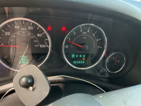 Used 2014 Jeep Wrangler Unlimited Sport w/ Connectivity Group AWD/4WD image 11