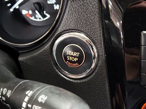 Used 2020 Nissan Rogue SV w/ Sun & Sound Touring Package image 41