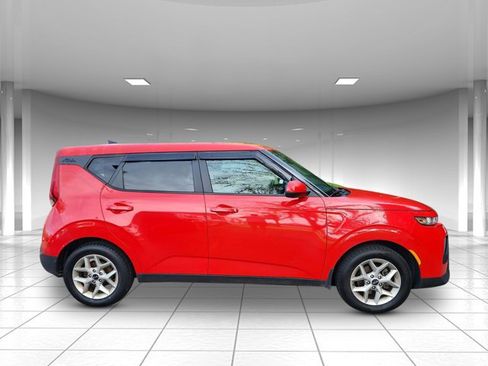 Used 2020 Kia Soul S image 2