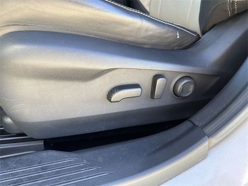 Used 2020 Subaru Outback Limited image 19