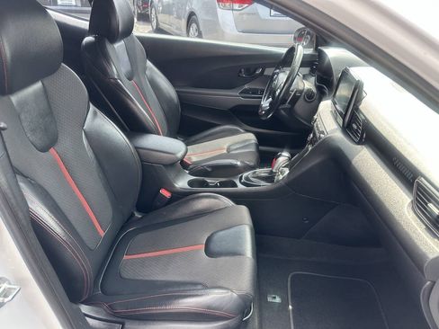Used 2020 Hyundai Veloster Turbo FWD image 13