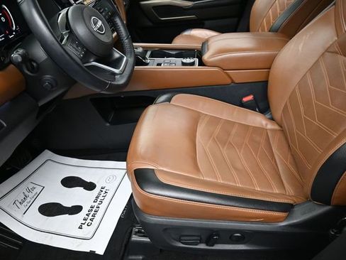 Used 2023 Nissan Pathfinder Platinum image 15