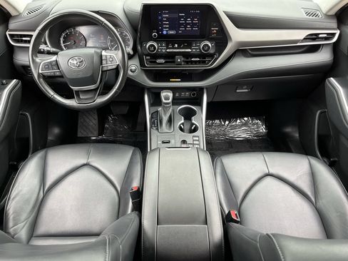 Used 2023 Toyota Highlander XLE FWD image 9