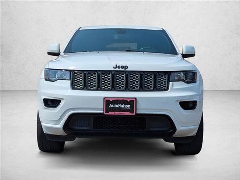 Used 2022 Jeep Grand Cherokee Laredo X AWD/4WD image 2