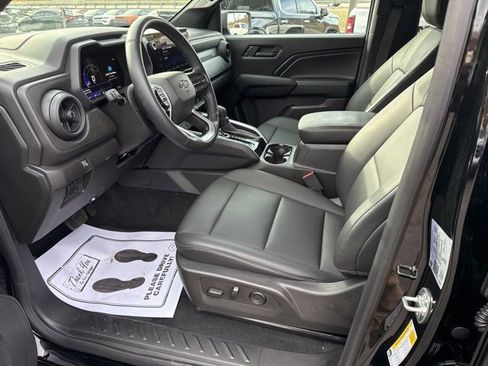 Used 2025 Chevrolet Colorado Trail Boss image 18