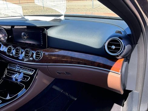 Used 2018 Mercedes-Benz E 400 E 400 image 16