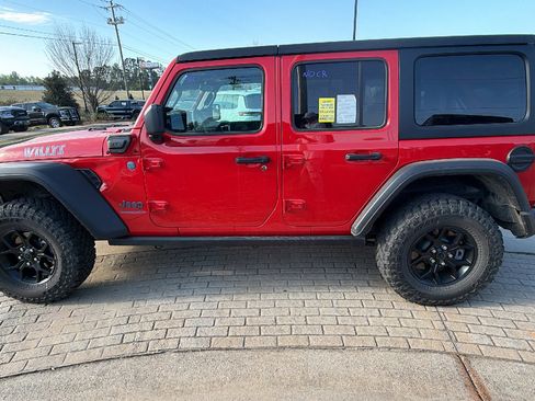 Used 2025 Jeep Wrangler Willys image 11