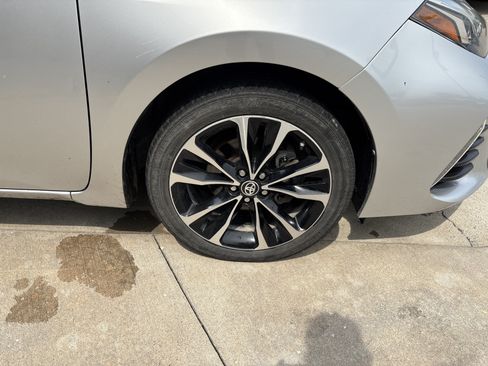 Used 2017 Toyota Corolla SE w/ SE Premium Package FWD image 32