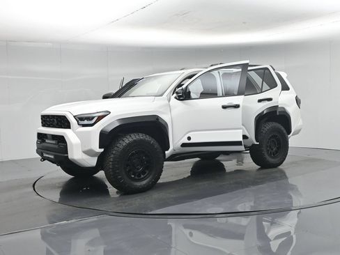 Used 2025 Toyota 4Runner Trailhunter AWD/4WD image 32