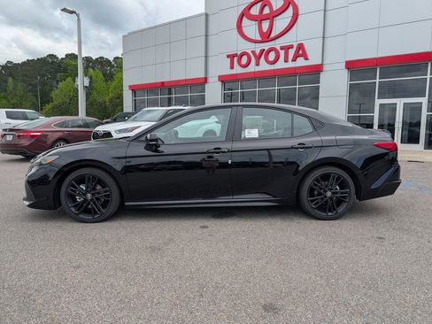 New 2026 Toyota Camry Hybrid image 2