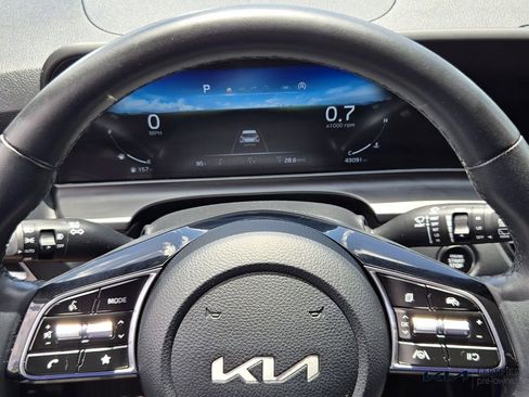 Certified 2025 Kia Seltos EX FWD image 30