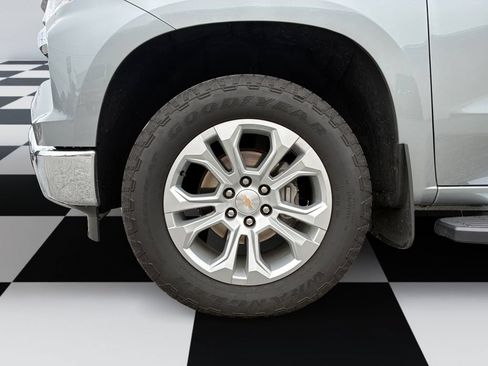 Used 2025 Chevrolet Silverado 1500 LTZ w/ LTZ Premium Package AWD/4WD image 14