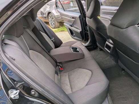 Used 2021 Toyota Camry LE FWD image 30