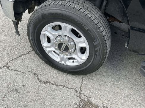 Used 2025 Ford F250 XLT image 9