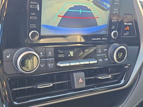 Used 2021 Toyota Highlander XLE image 28