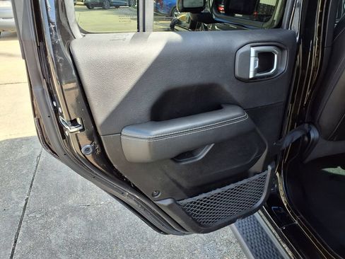 Used 2022 Jeep Wrangler Unlimited Sahara w/ Cold Weather Group AWD/4WD image 13