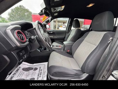 Used 2022 Toyota Tacoma TRD Off-Road w/ Technology Package AWD/4WD image 19