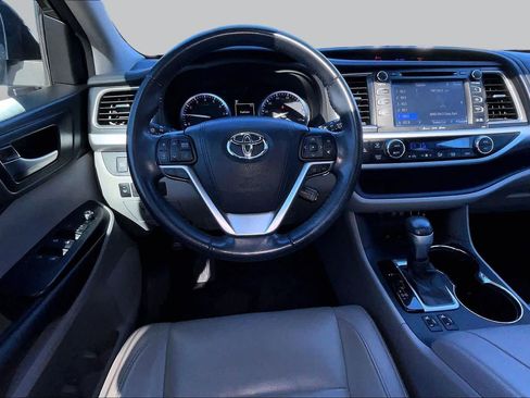 Used 2018 Toyota Highlander XLE FWD image 5