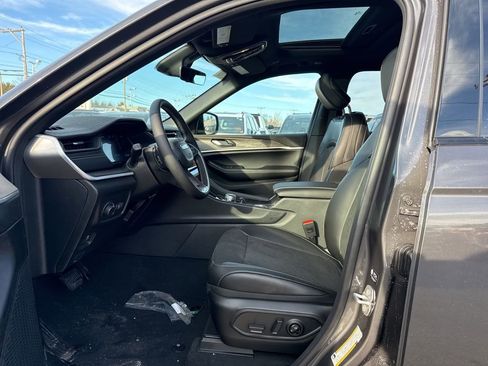 New 2026 Jeep Grand Cherokee Laredo image 18