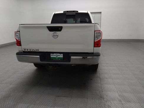 Used 2017 Nissan Titan SV image 7
