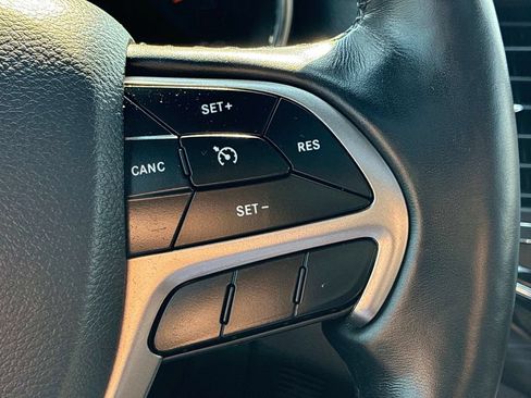 Certified 2021 Jeep Grand Cherokee Laredo X AWD/4WD image 25
