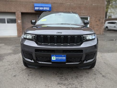 Used 2023 Jeep Grand Cherokee L Laredo AWD/4WD image 2