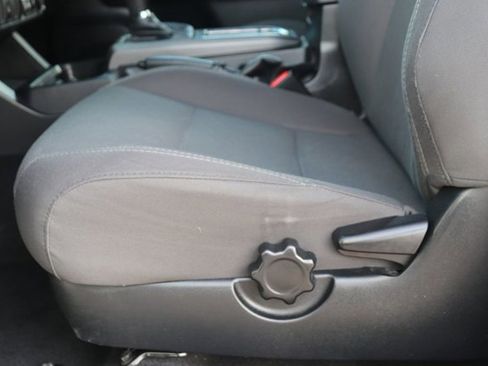 Used 2018 Toyota Tacoma TRD Sport image 10