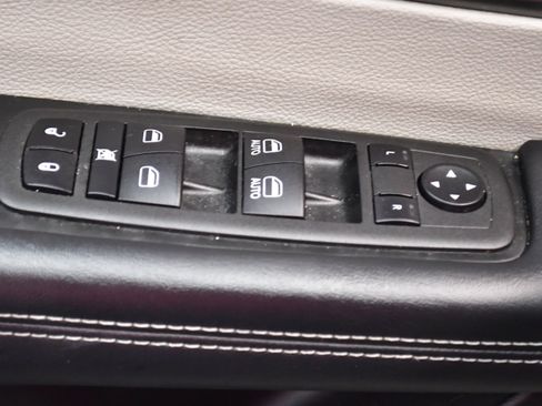 Used 2023 Chrysler Pacifica Touring-L FWD image 20