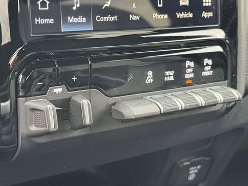 Used 2024 RAM 2500 Big Horn w/ Safety Group image 19