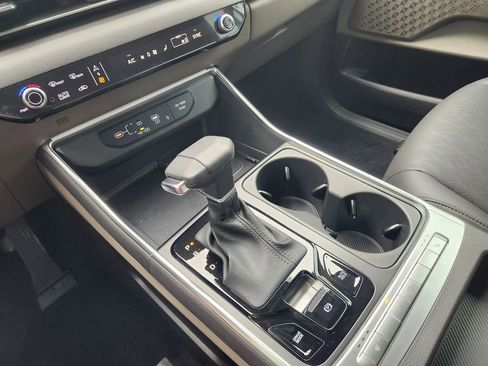 New 2026 Kia Carnival EX FWD image 17