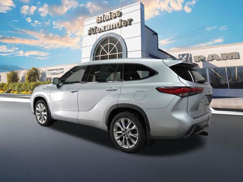 Used 2022 Toyota Highlander Limited AWD/4WD image 11