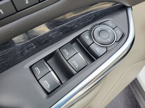 Used 2023 Cadillac XT4 Premium Luxury w/ Cold Weather Package AWD/4WD image 17
