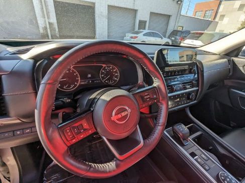 Used 2023 Nissan Pathfinder SL AWD/4WD image 23