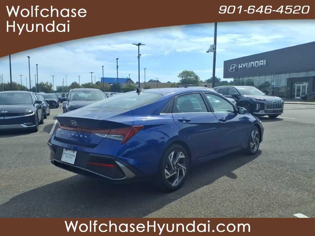 Used 2025 Hyundai Elantra SEL FWD image 5