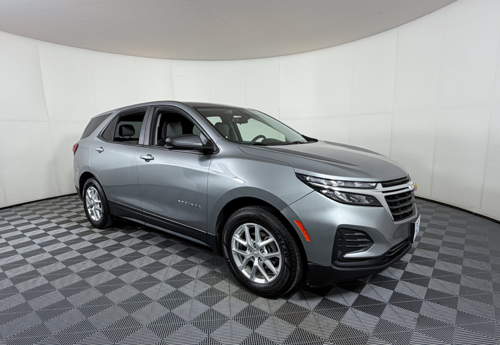 Used 2023 Chevrolet Equinox LS w/ LS Convenience Package FWD image 1