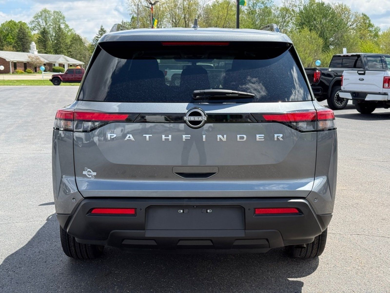 Used 2025 Nissan Pathfinder SV FWD image 7
