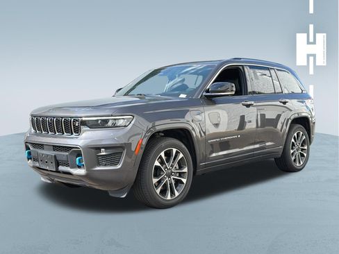 Used 2023 Jeep Grand Cherokee Overland w/ Advanced Protech Group III AWD/4WD image 2