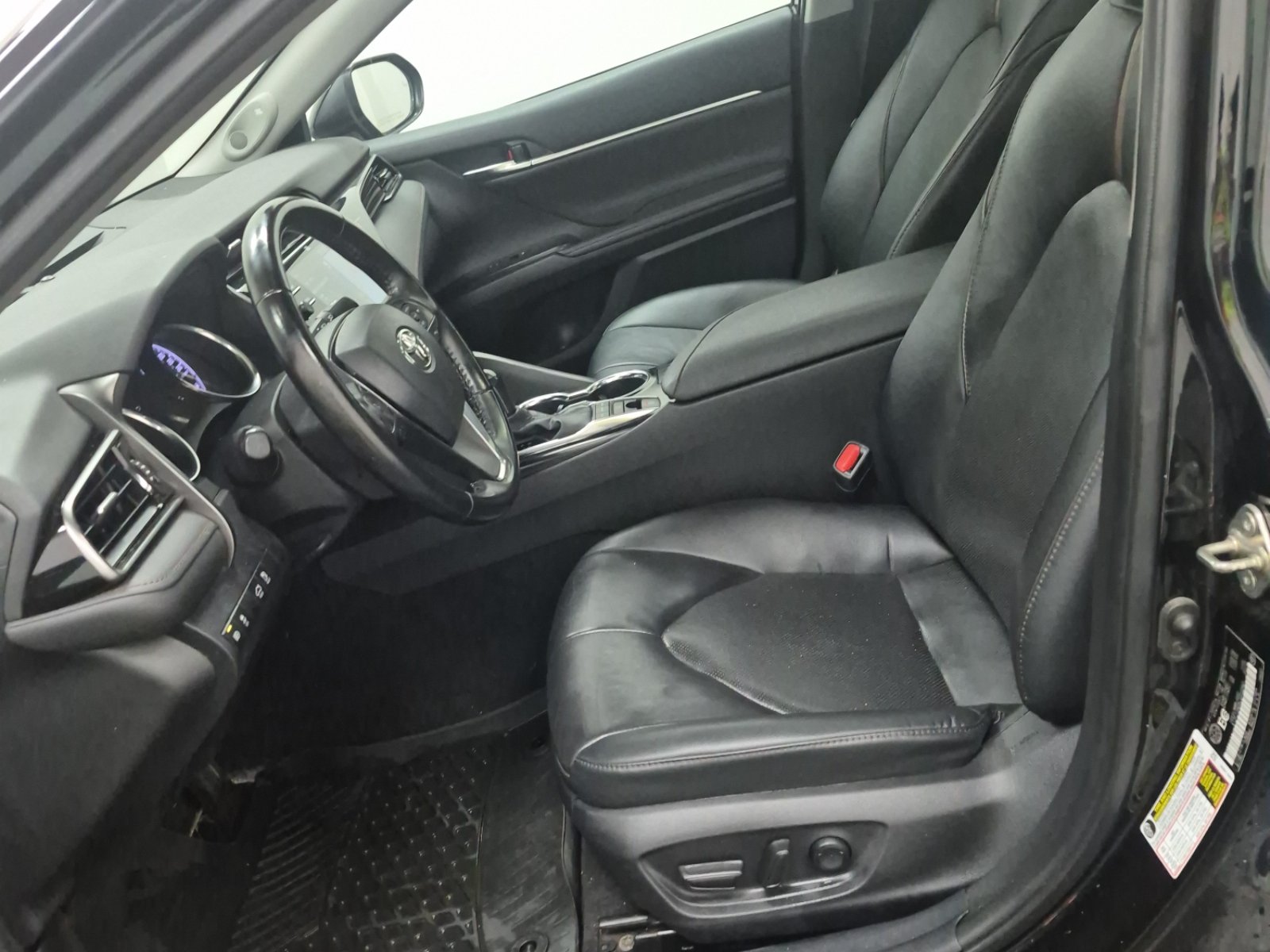 Used 2020 Toyota Camry XLE FWD image 10