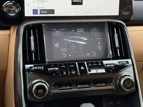 Used 2026 Lexus LX 700h Luxury image 14