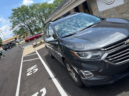 Used 2018 Chevrolet Equinox Premier FWD image 3