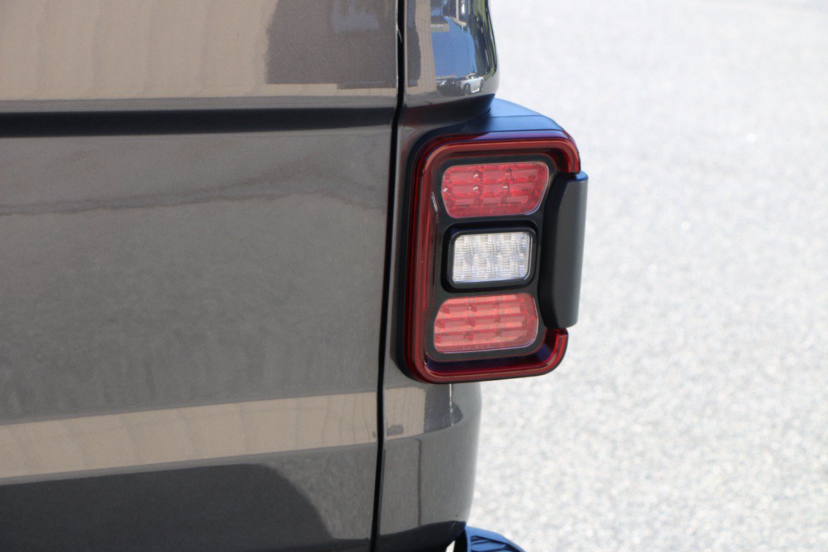Used 2026 Jeep Gladiator Mojave AWD/4WD image 7