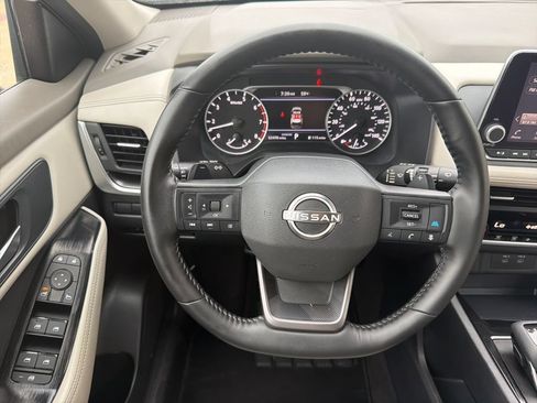 Used 2025 Nissan Rogue SV FWD image 21