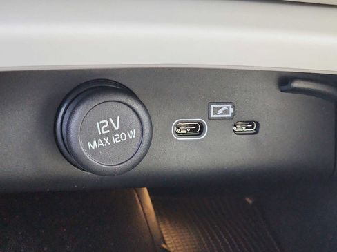 Used 2025 Volvo XC40 B5 Ultra w/ Protection Package Premier image 23