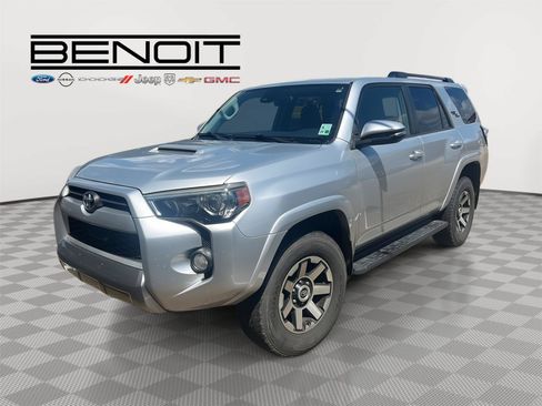 Used 2020 Toyota 4Runner TRD Off-Road Premium AWD/4WD image 2