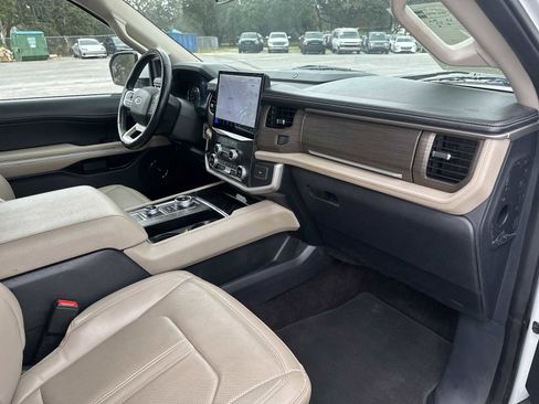 Used 2022 Ford Expedition Limited image 32