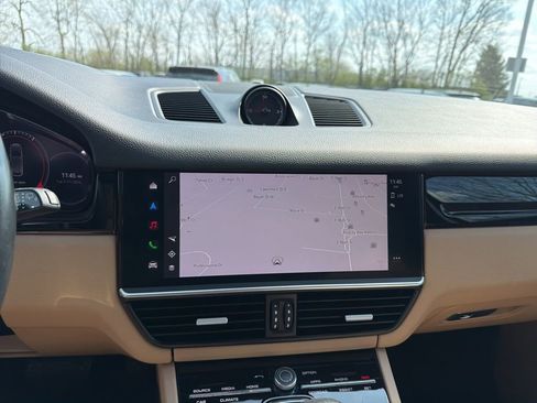 Used 2022 Porsche Cayenne Platinum Edition image 15