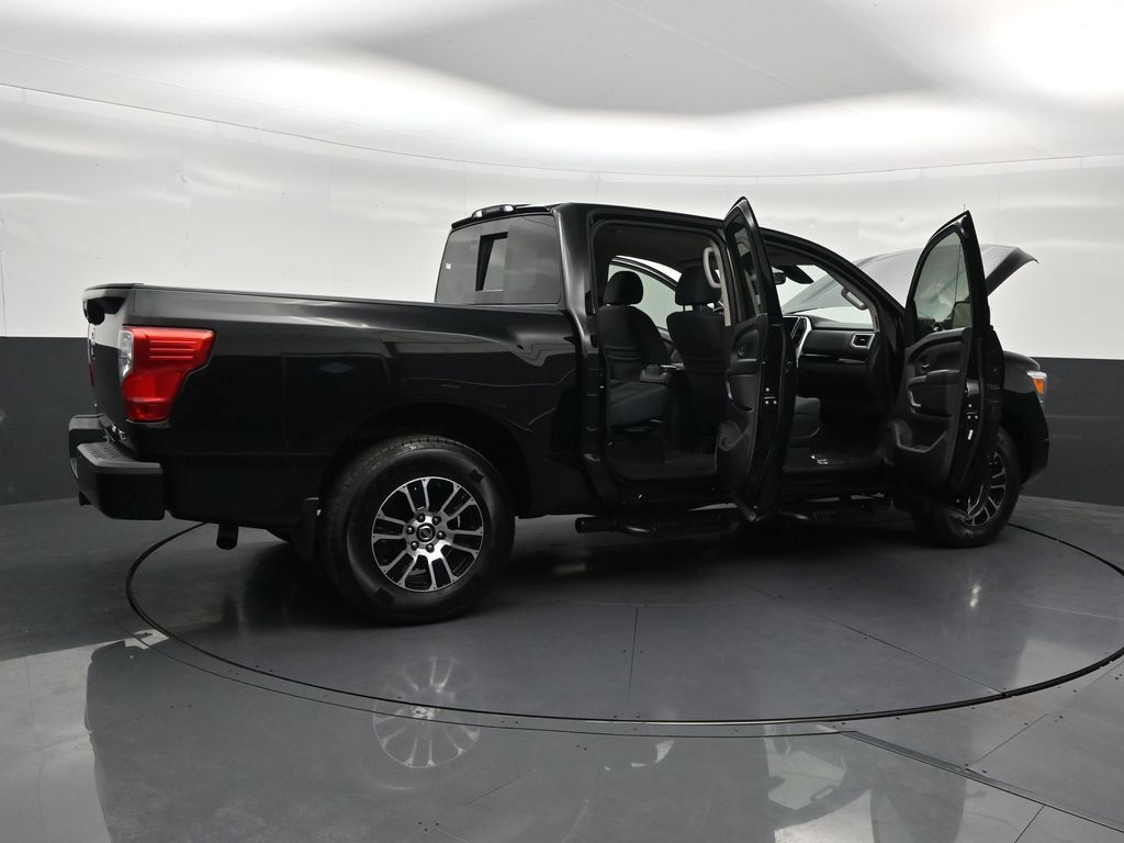 Used 2021 Nissan Titan SV w/ SV Convenience Package AWD/4WD image 31