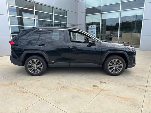 Used 2025 Toyota RAV4 XLE Premium AWD/4WD image 8