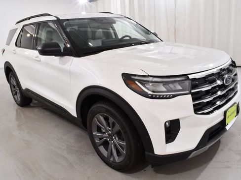 New 2026 Ford Explorer Active w/ Active Comfort Package AWD/4WD image 5